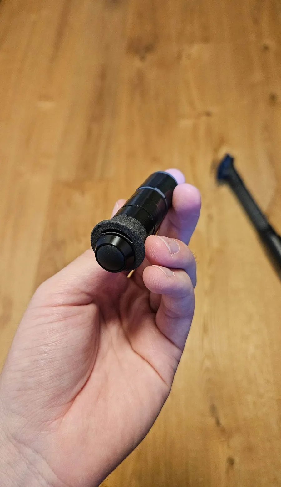 Früher Prototyp von clango in einer Hand